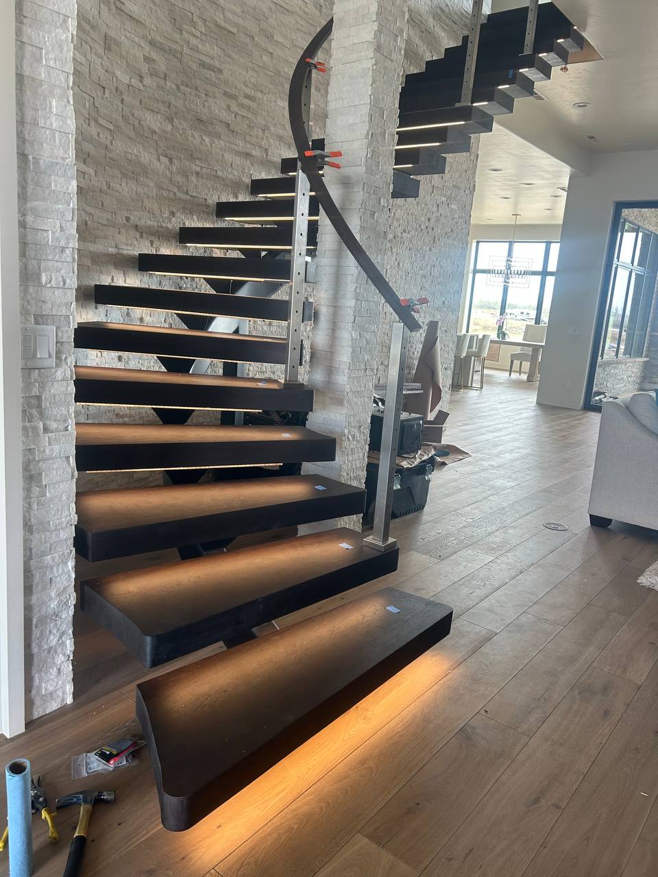 Floating stair accent lighting